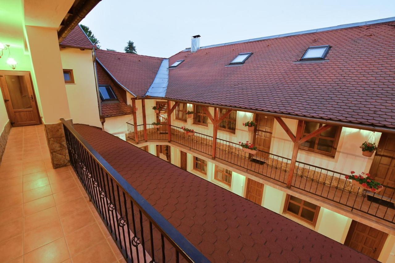 Szinbad Hotel Pécs Exterior foto